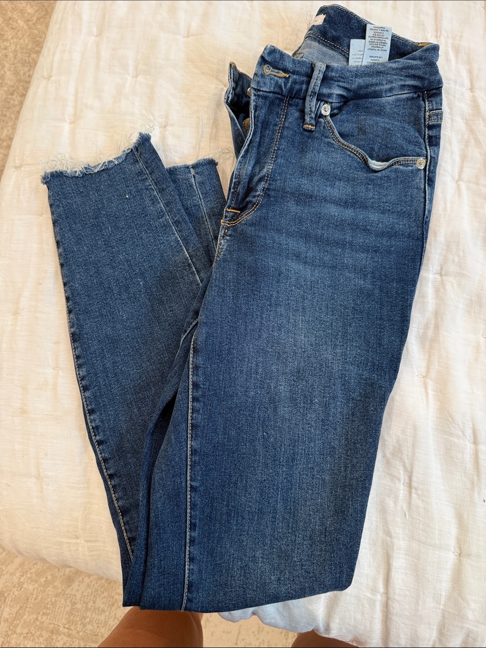 Good American Dark Blue Skinny Jeans with Frayed Ankles
